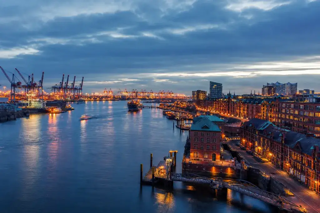 Typische Landschaft von Hamburg, Symbolbild für Strompreise und Grundversorgung im Bundesland.