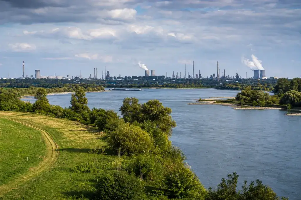 Typische Landschaft von Nordrhein-Westfalen, Symbolbild für Strompreise und Grundversorgung im Bundesland.