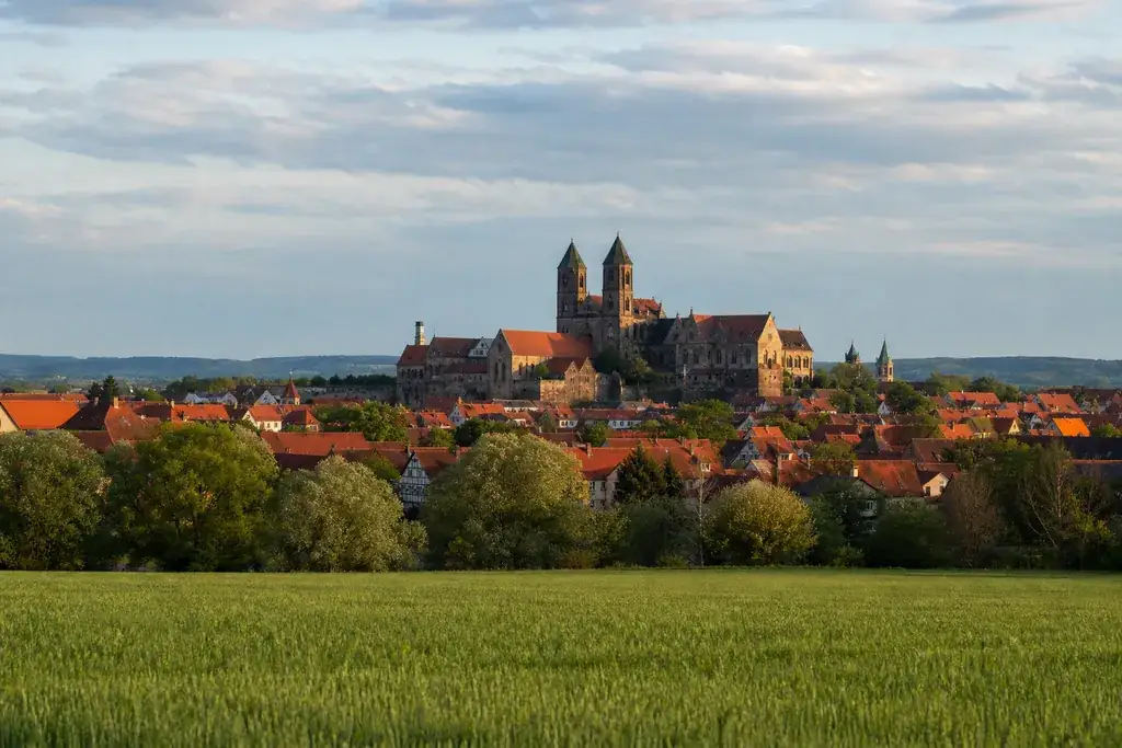 Typische Landschaft von Sachsen-Anhalt, Symbolbild für Strompreise und Grundversorgung im Bundesland.